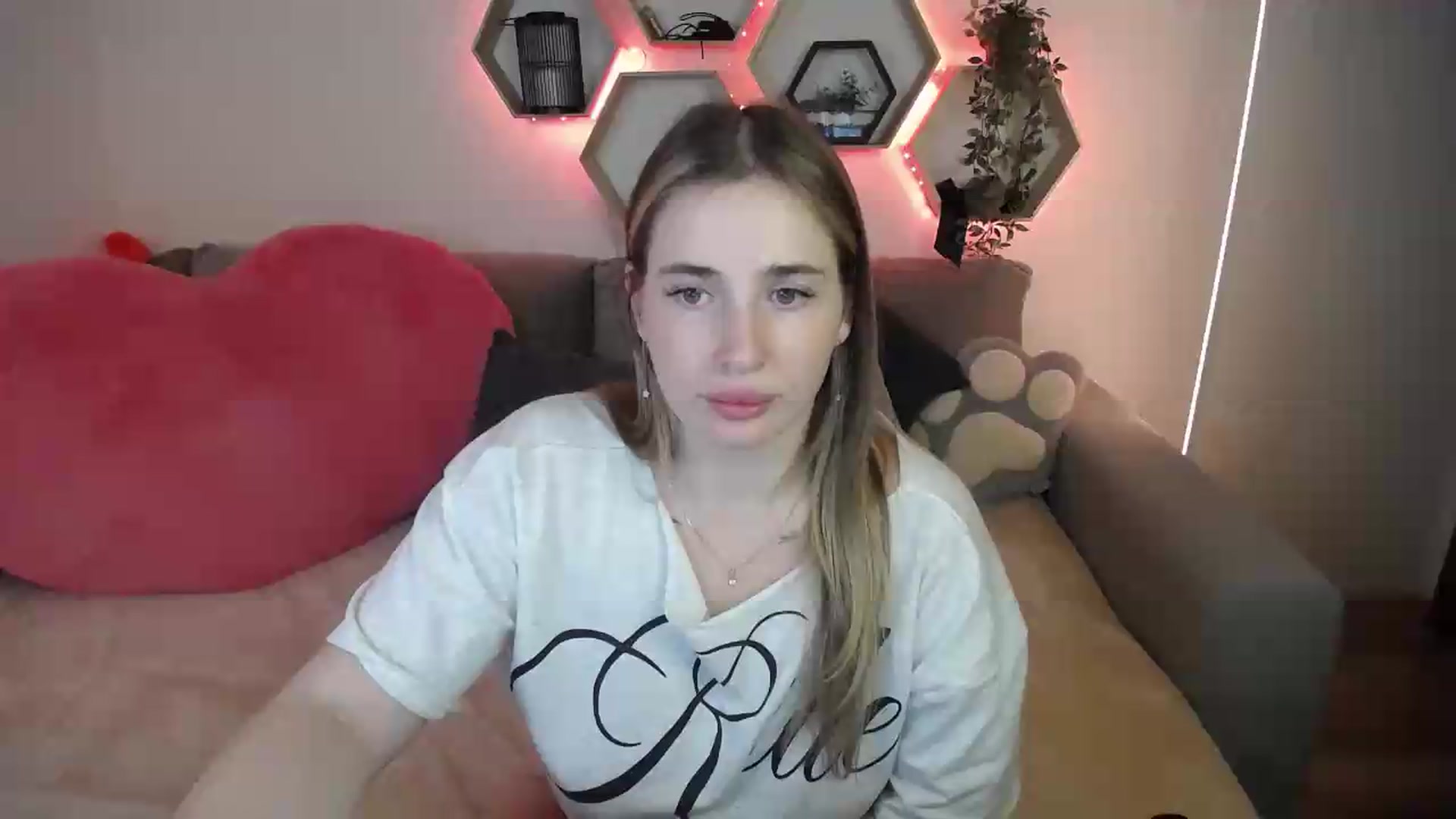 Gallery image thumbnail from SabrinaViolet's myfreecams stream on, 07/20/2026, 13:43 image 1 of 20