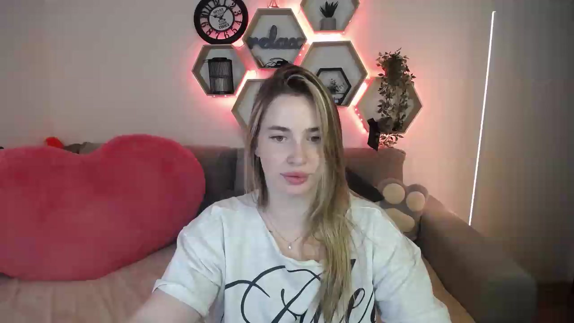 Gallery image thumbnail from SabrinaViolet's myfreecams stream on, 07/20/2026, 13:43 image 17 of 20