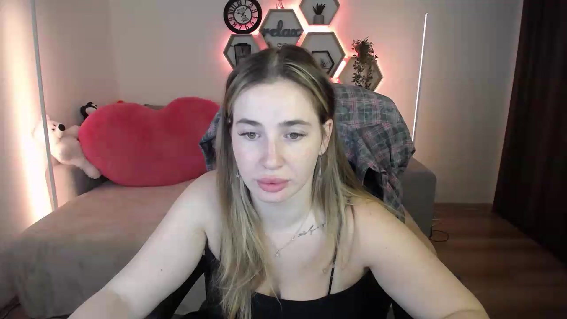 Gallery image thumbnail from SabrinaViolet's myfreecams stream on, 07/21/2026, 10:38 image 6 of 20