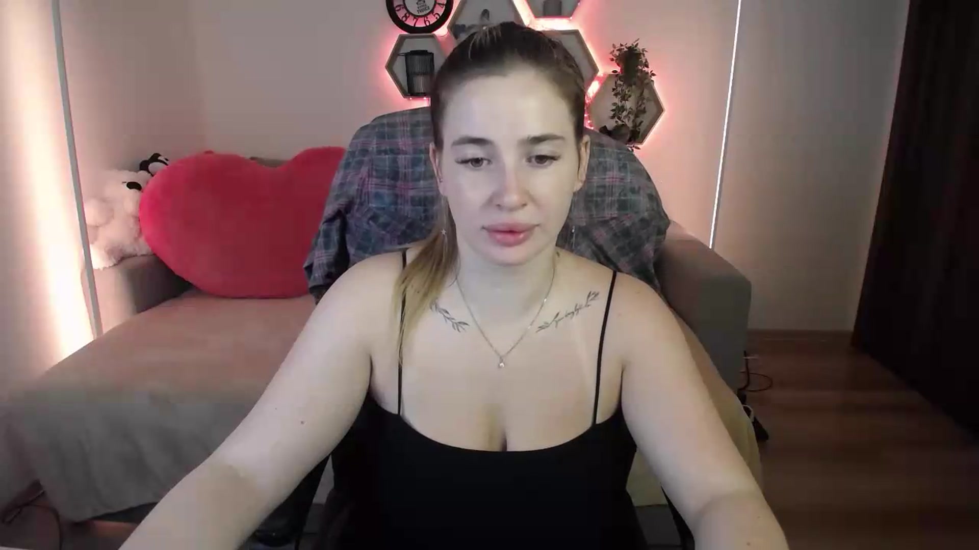 Gallery image thumbnail from SabrinaViolet's myfreecams stream on, 07/22/2026, 09:20 image 7 of 20