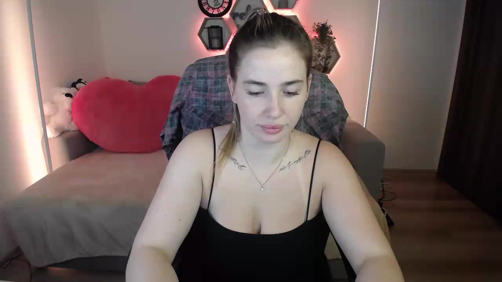 Gallery image thumbnail from SabrinaViolet's myfreecams stream on, 07/22/2026, 09:20 image 3 of 20