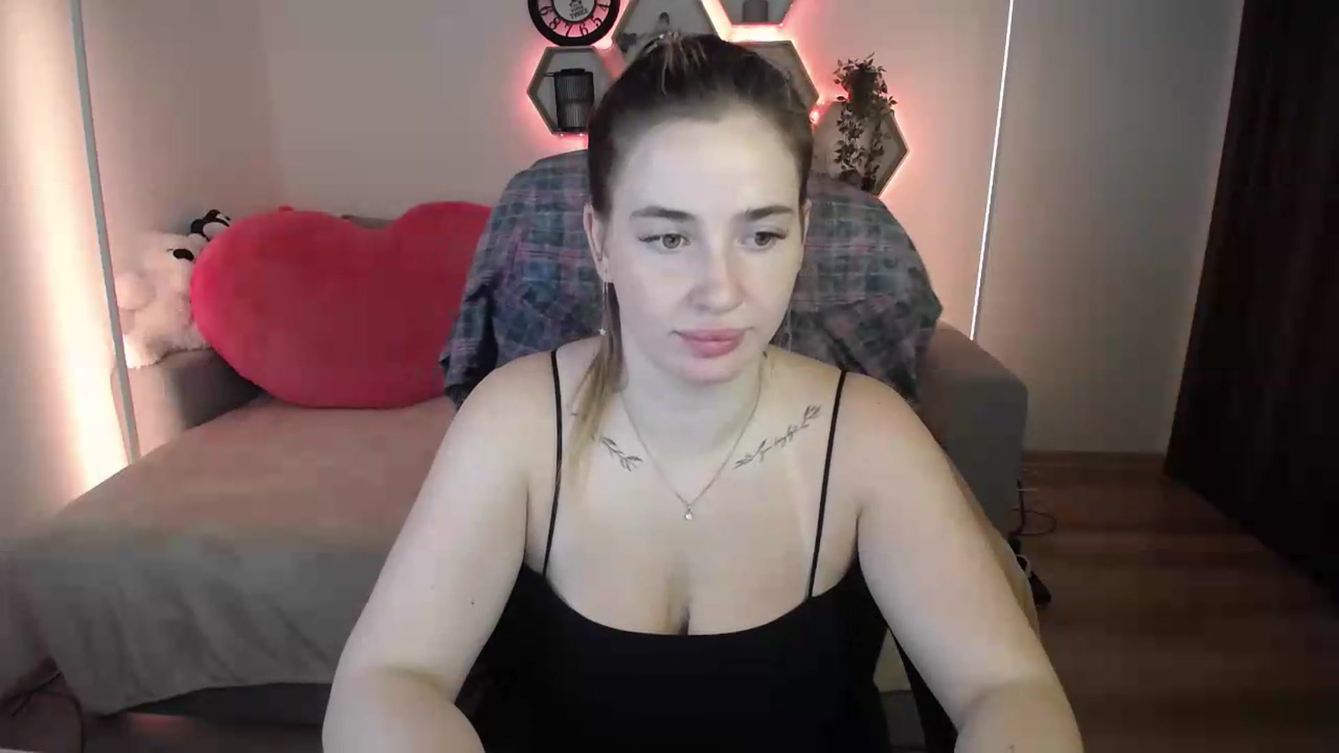 Gallery image thumbnail from SabrinaViolet's myfreecams stream on, 07/22/2026, 09:20 image 4 of 20