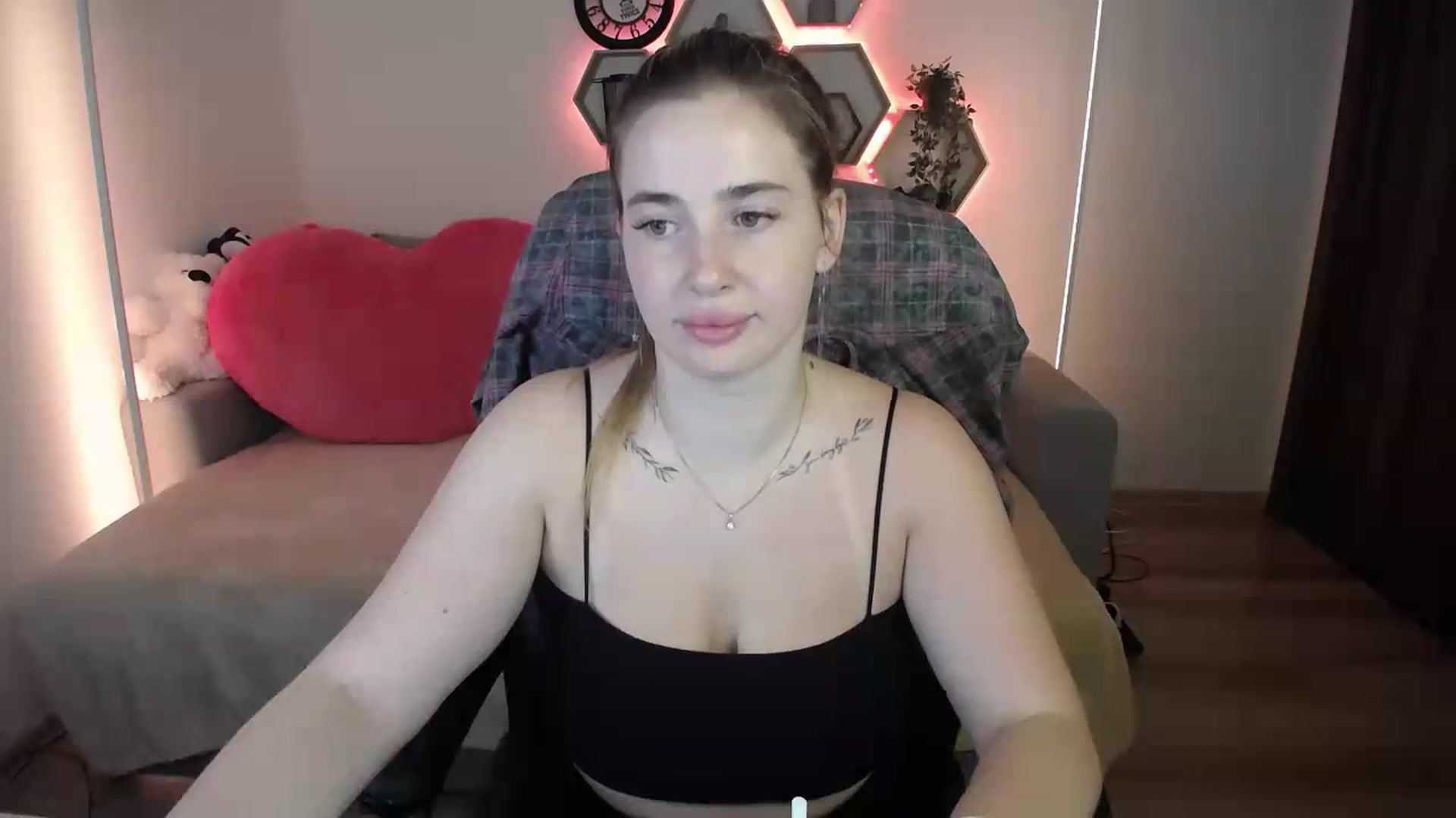 Gallery image thumbnail from SabrinaViolet's myfreecams stream on, 07/22/2026, 09:20 image 9 of 20