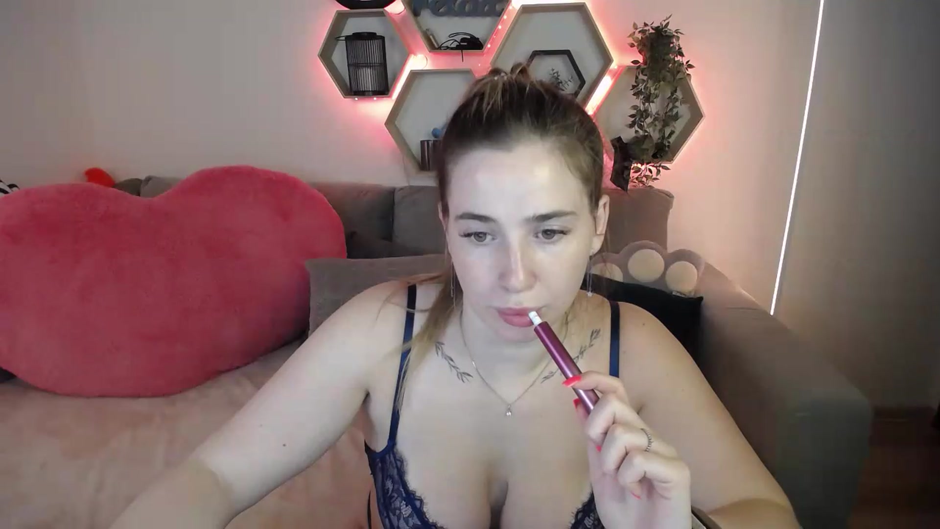 Gallery image thumbnail from SabrinaViolet's myfreecams stream on, 07/22/2026, 10:19 image 6 of 20