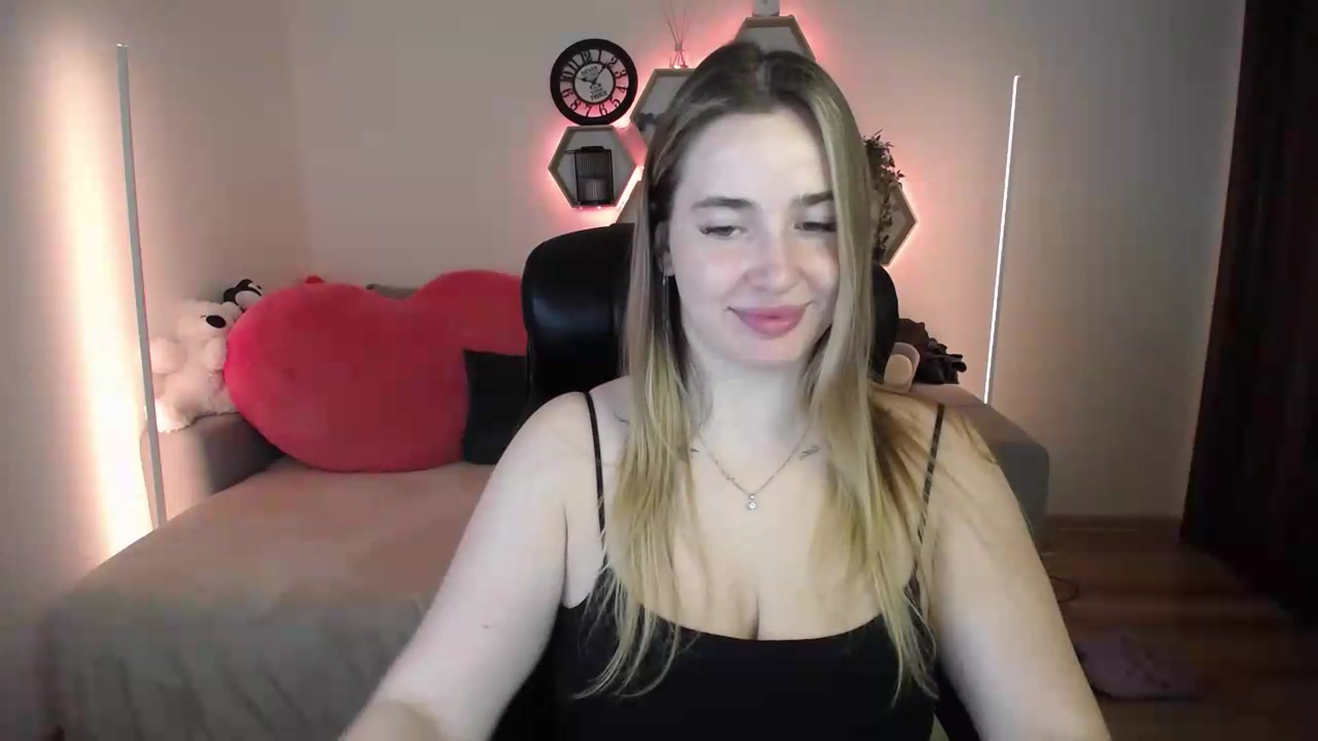 Gallery image thumbnail from SabrinaViolet's myfreecams stream on, 07/23/2026, 09:27 image 6 of 20