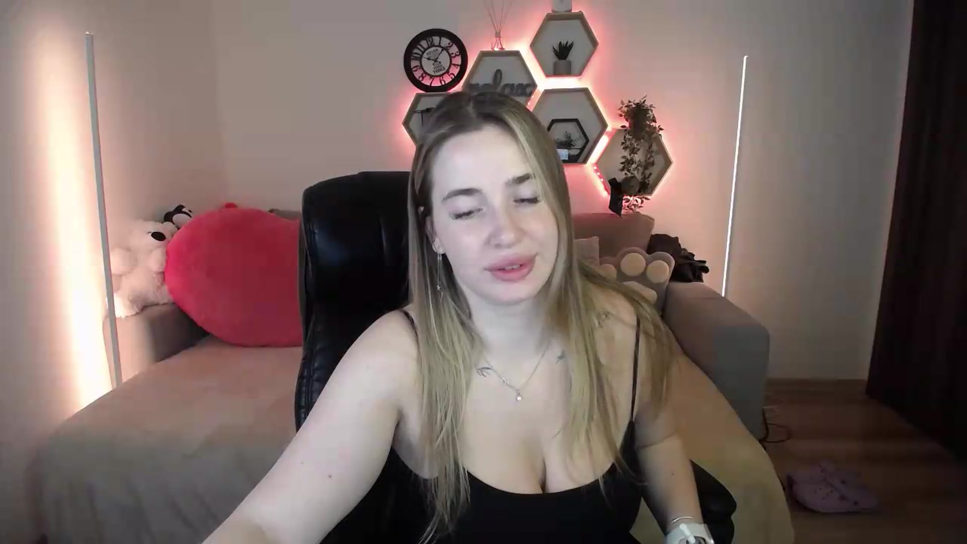 Gallery image thumbnail from SabrinaViolet's myfreecams stream on, 07/23/2026, 09:27 image 5 of 20