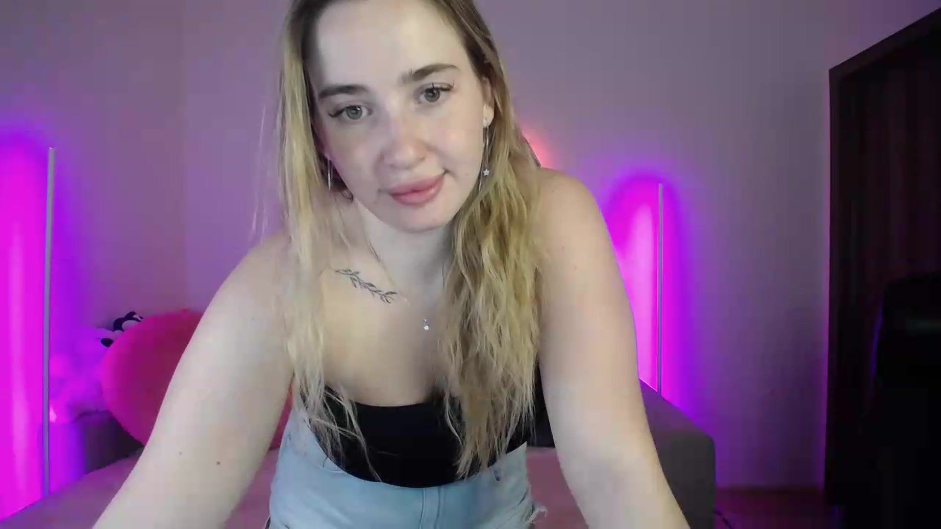 Gallery image thumbnail from SabrinaViolet's myfreecams stream on, 07/31/2026, 08:27 image 12 of 20