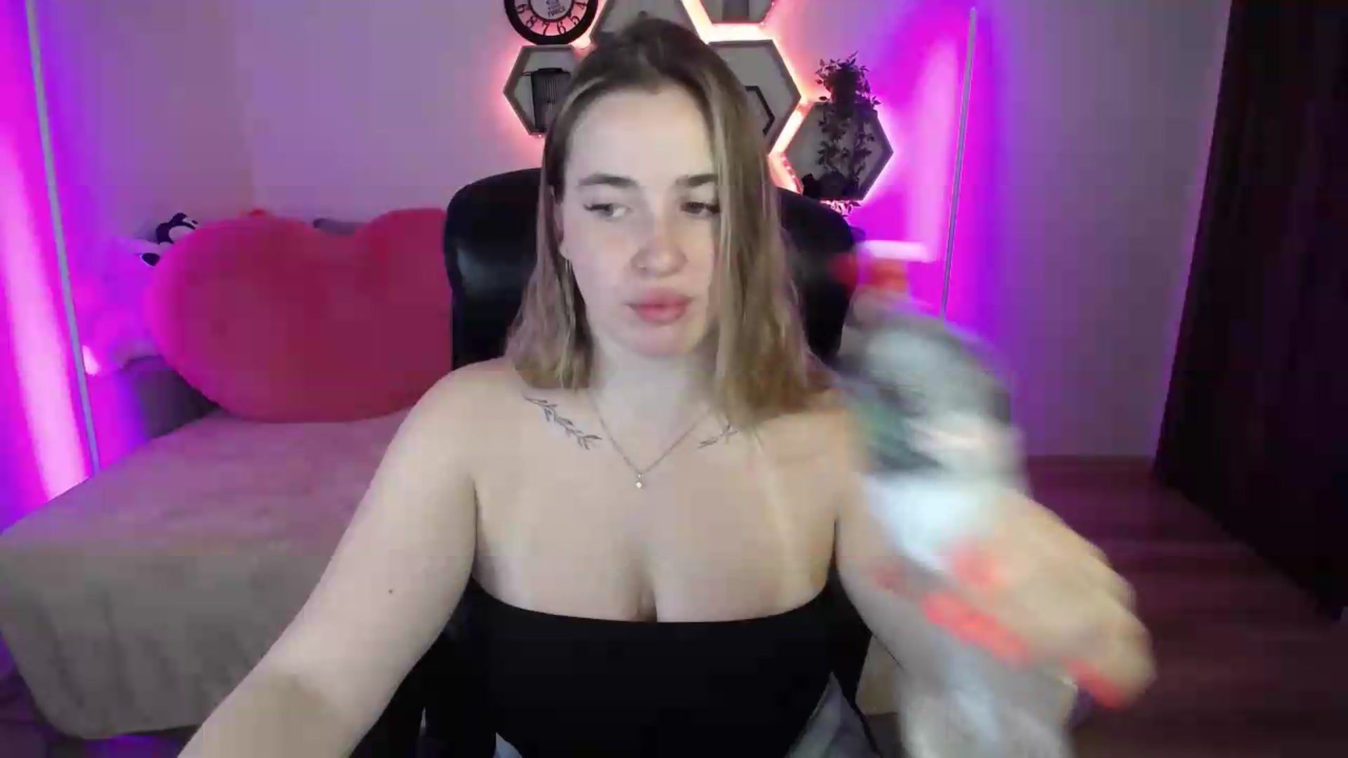 Gallery image thumbnail from SabrinaViolet's myfreecams stream on, 07/31/2026, 09:07 image 7 of 20