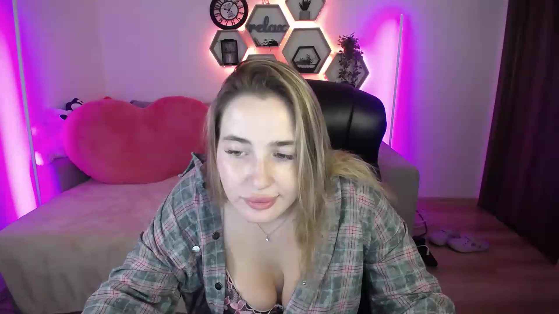 Gallery image thumbnail from SabrinaViolet's myfreecams stream on, 07/31/2026, 11:21 image 13 of 20