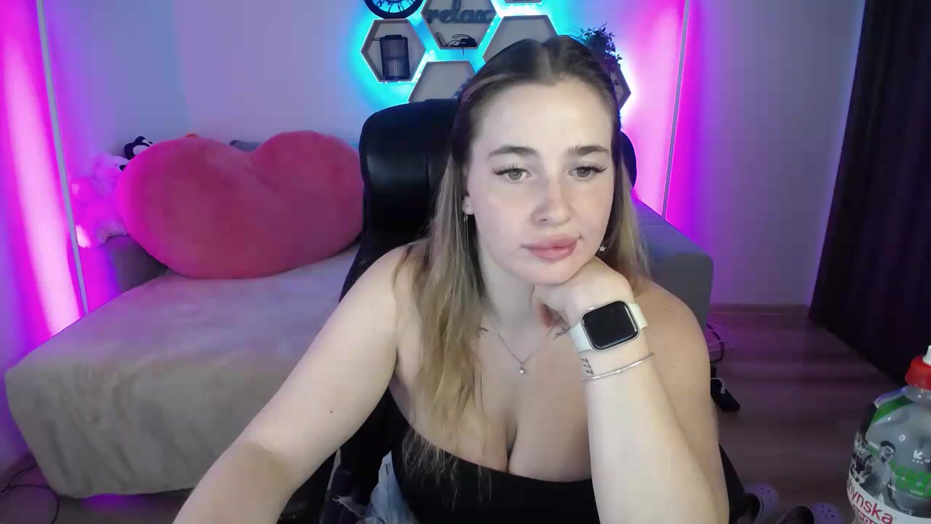 Gallery image thumbnail from SabrinaViolet's myfreecams stream on, 08/01/2026, 09:25 image 18 of 20