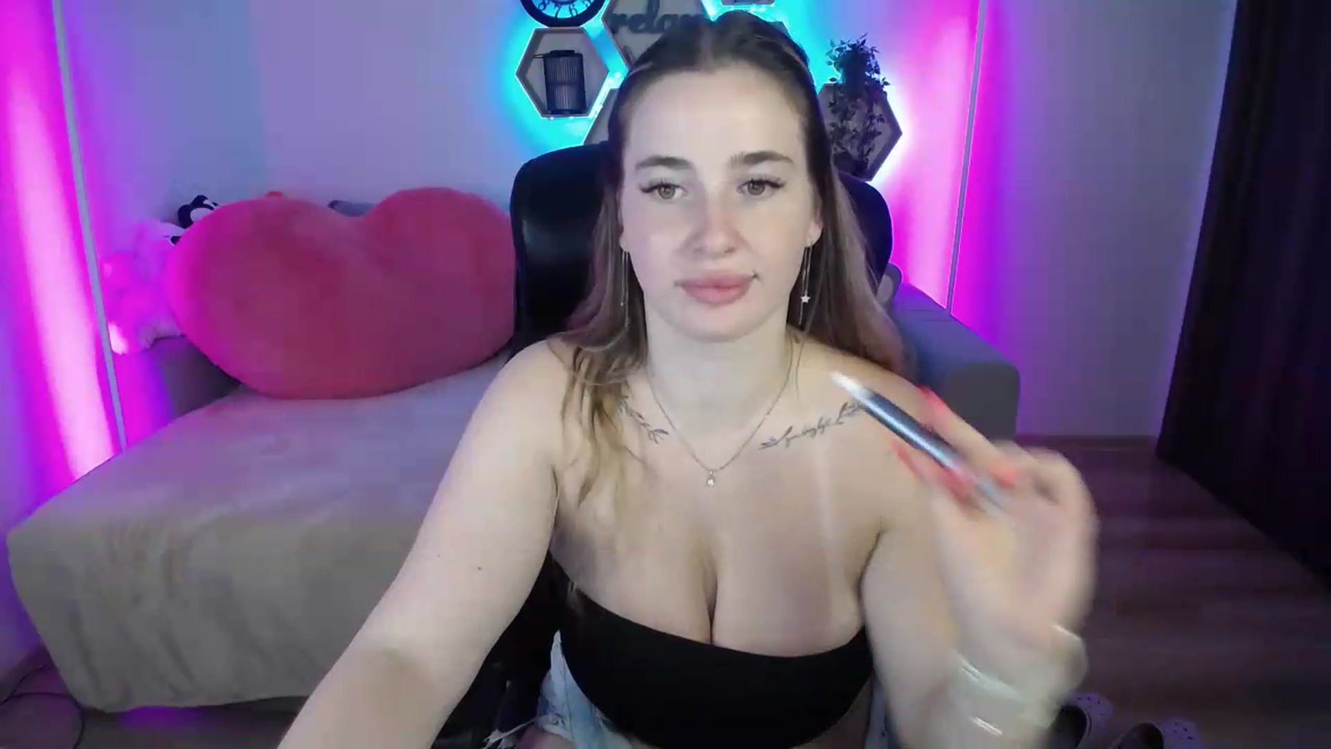 Gallery image thumbnail from SabrinaViolet's myfreecams stream on, 08/01/2026, 09:25 image 11 of 20