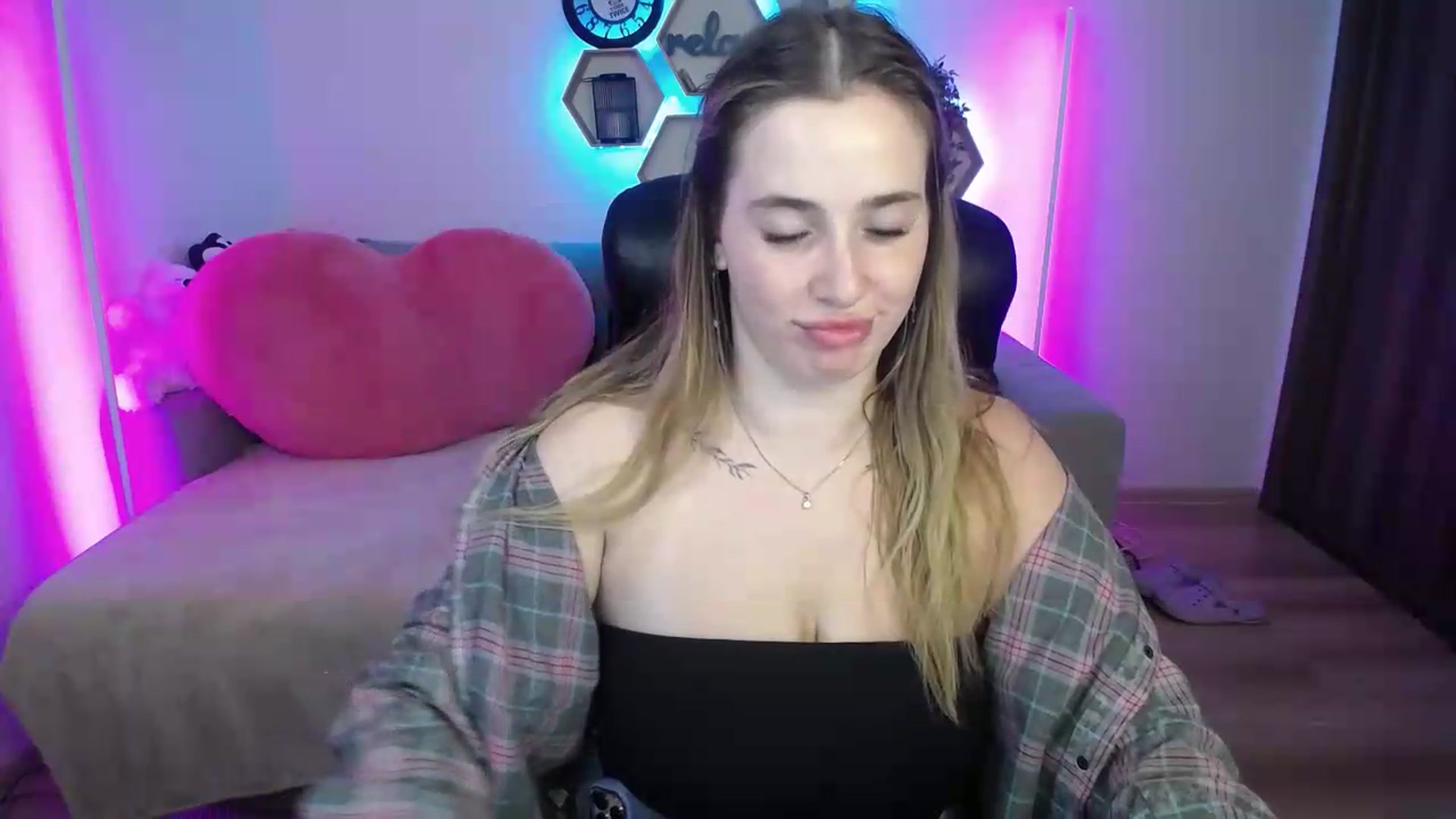 Gallery image thumbnail from SabrinaViolet's myfreecams stream on, 08/01/2026, 14:00 image 11 of 20