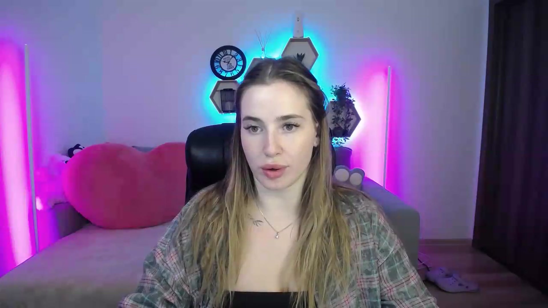 Gallery image thumbnail from SabrinaViolet's myfreecams stream on, 08/01/2026, 14:00 image 6 of 20