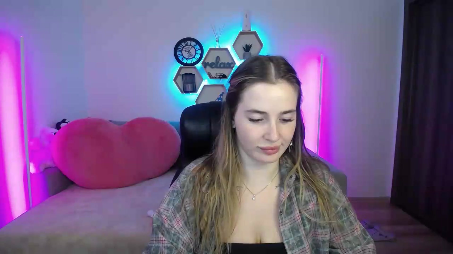 Gallery image thumbnail from SabrinaViolet's myfreecams stream on, 08/01/2026, 14:00 image 7 of 20