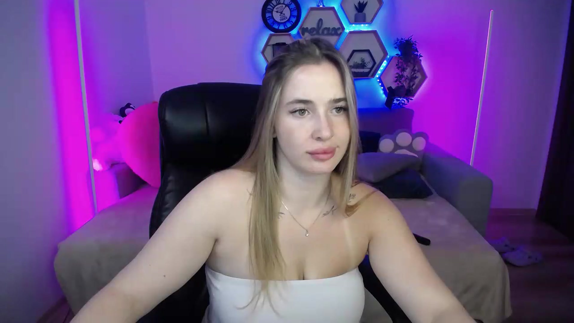 Gallery image thumbnail from SabrinaViolet's myfreecams stream on, 08/04/2026, 11:48 image 18 of 20