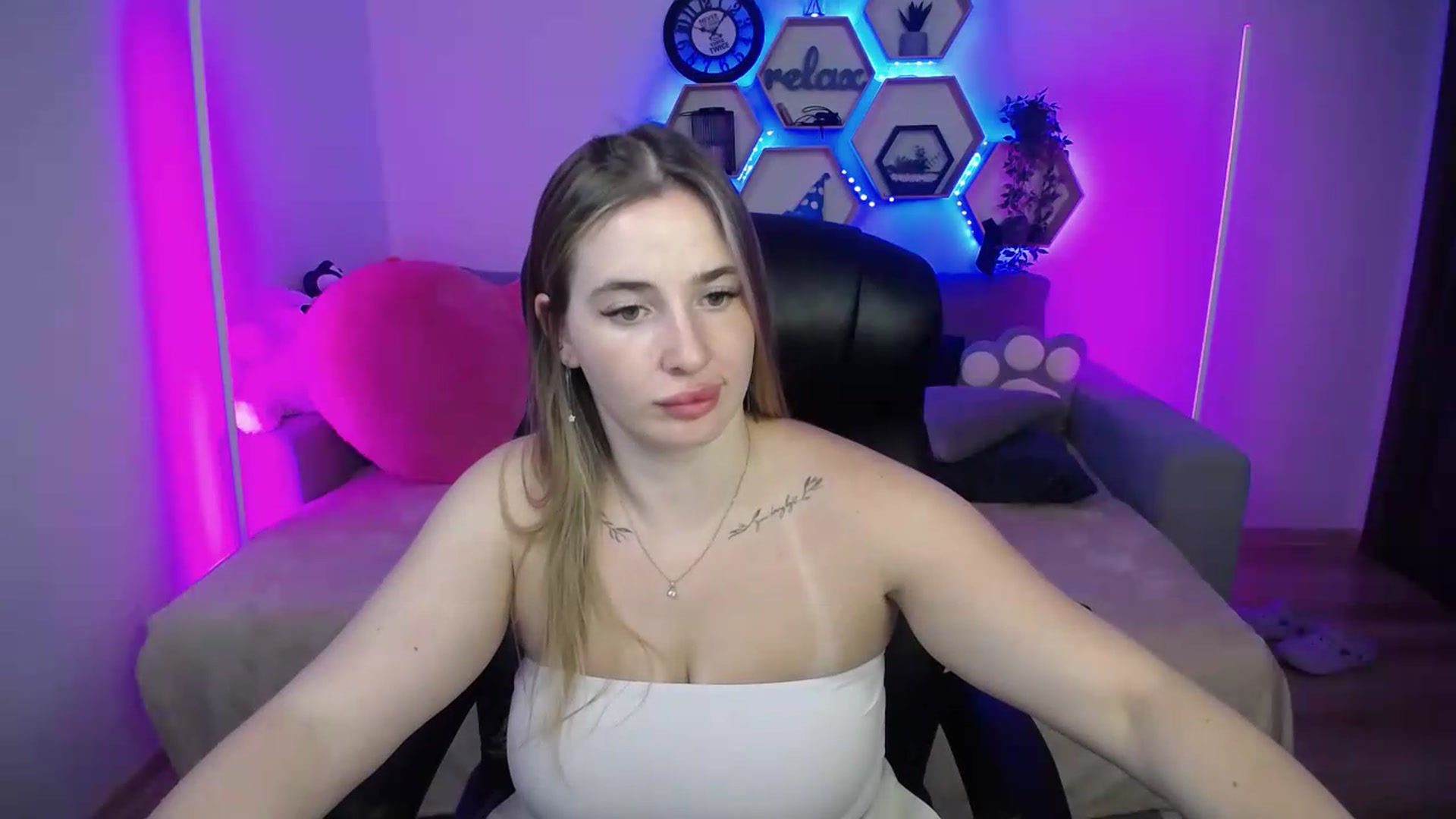Gallery image thumbnail from SabrinaViolet's myfreecams stream on, 08/04/2026, 12:14 image 11 of 20
