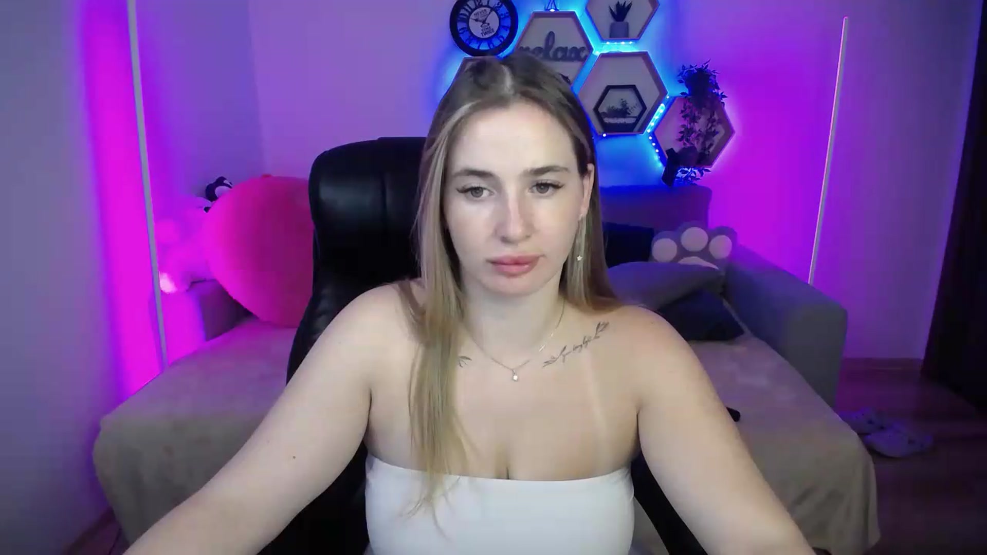 Gallery image thumbnail from SabrinaViolet's myfreecams stream on, 08/04/2026, 12:14 image 6 of 20