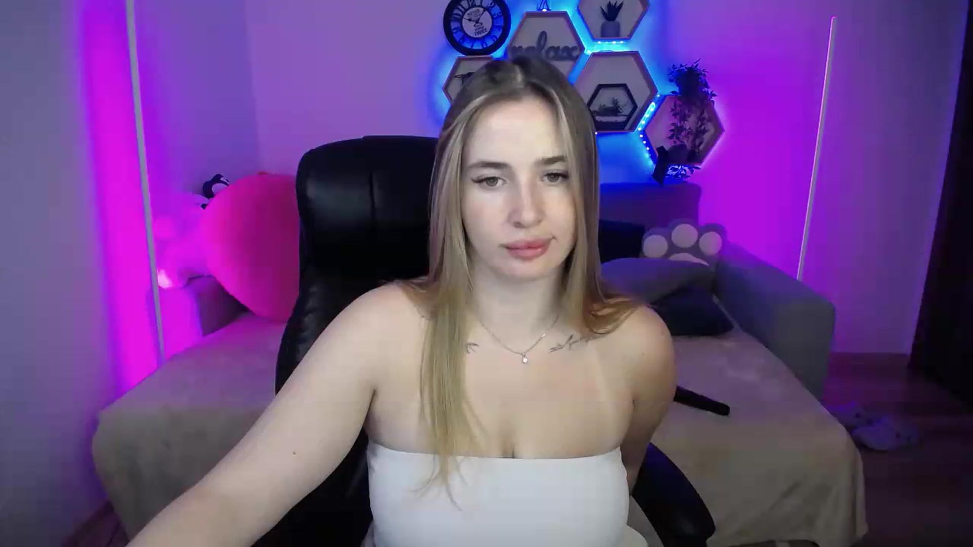 Gallery image thumbnail from SabrinaViolet's myfreecams stream on, 08/04/2026, 12:14 image 3 of 20