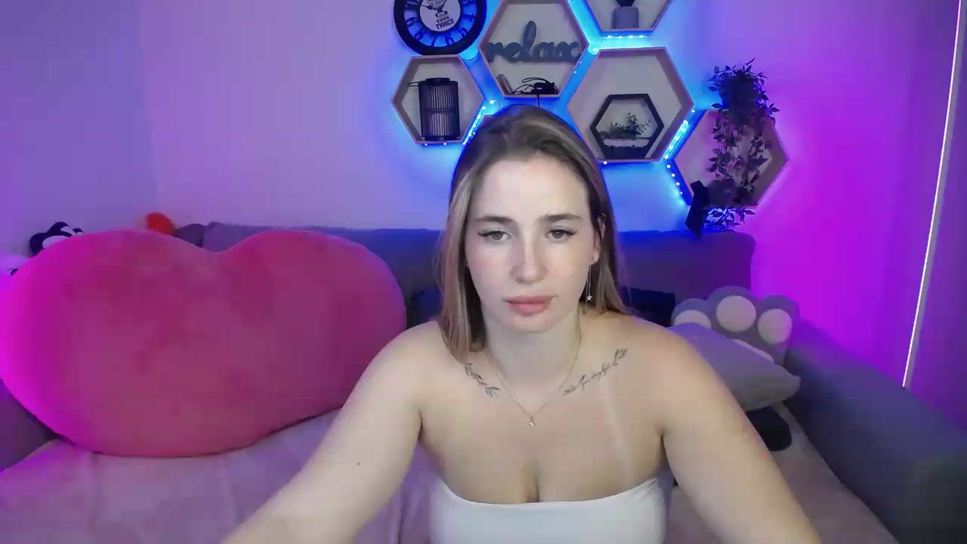 Gallery image thumbnail from SabrinaViolet's myfreecams stream on, 08/04/2026, 14:04 image 14 of 20