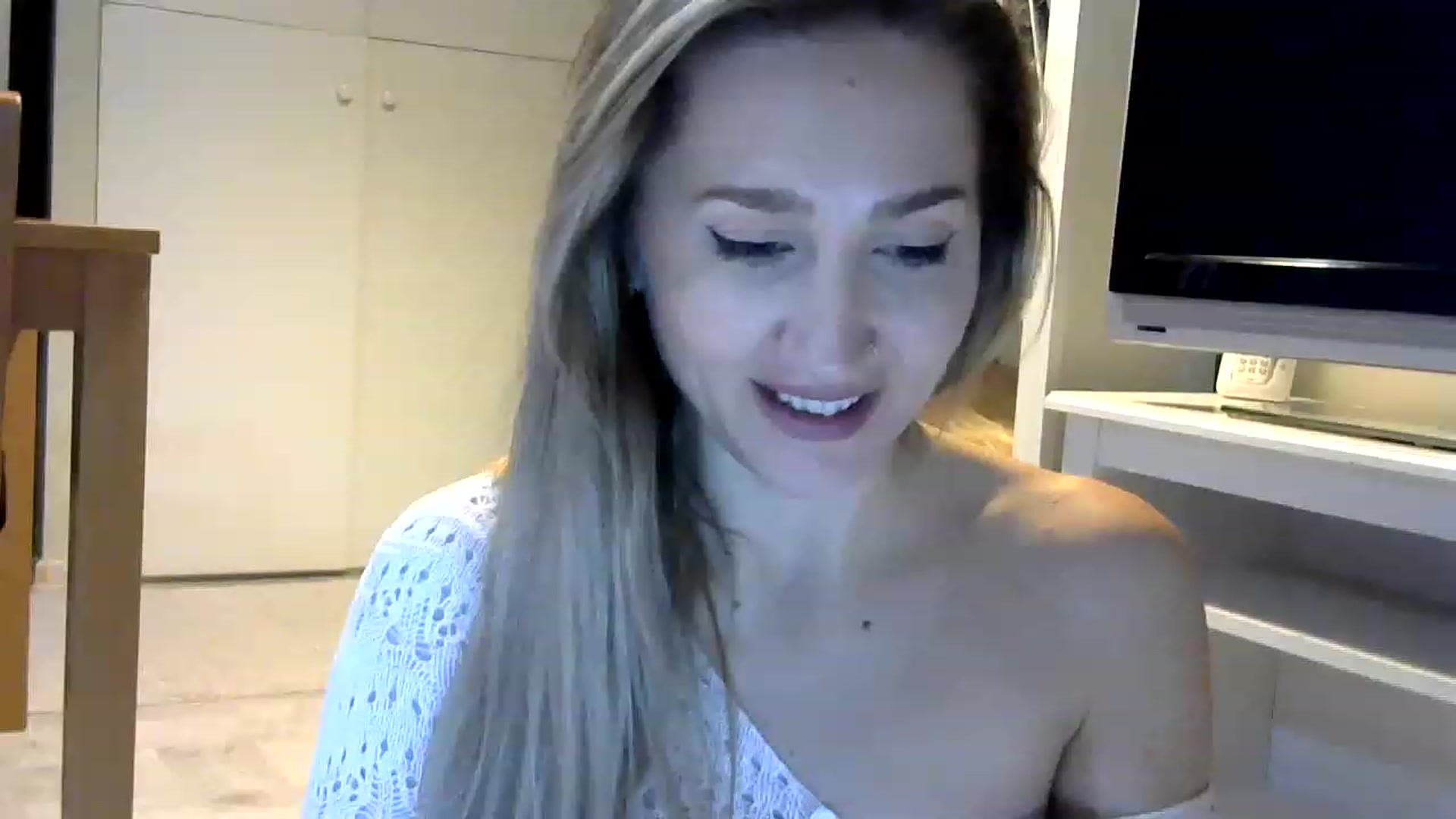 Gallery image thumbnail from Sabrinaaa27's myfreecams stream on, 01/28/2023, 20:23 image 17 of 20