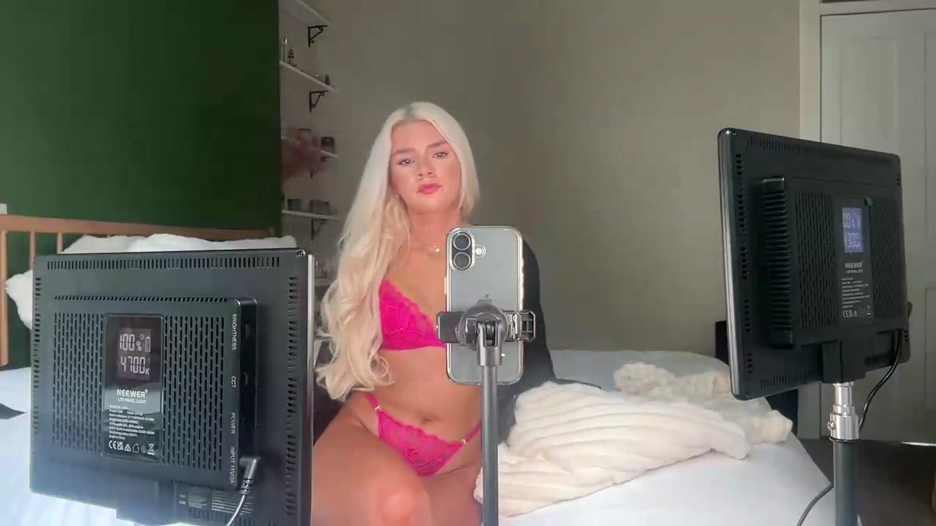Gallery image thumbnail from Sabrinamasson's myfreecams stream on, 05/16/2026, 15:22 image 13 of 20