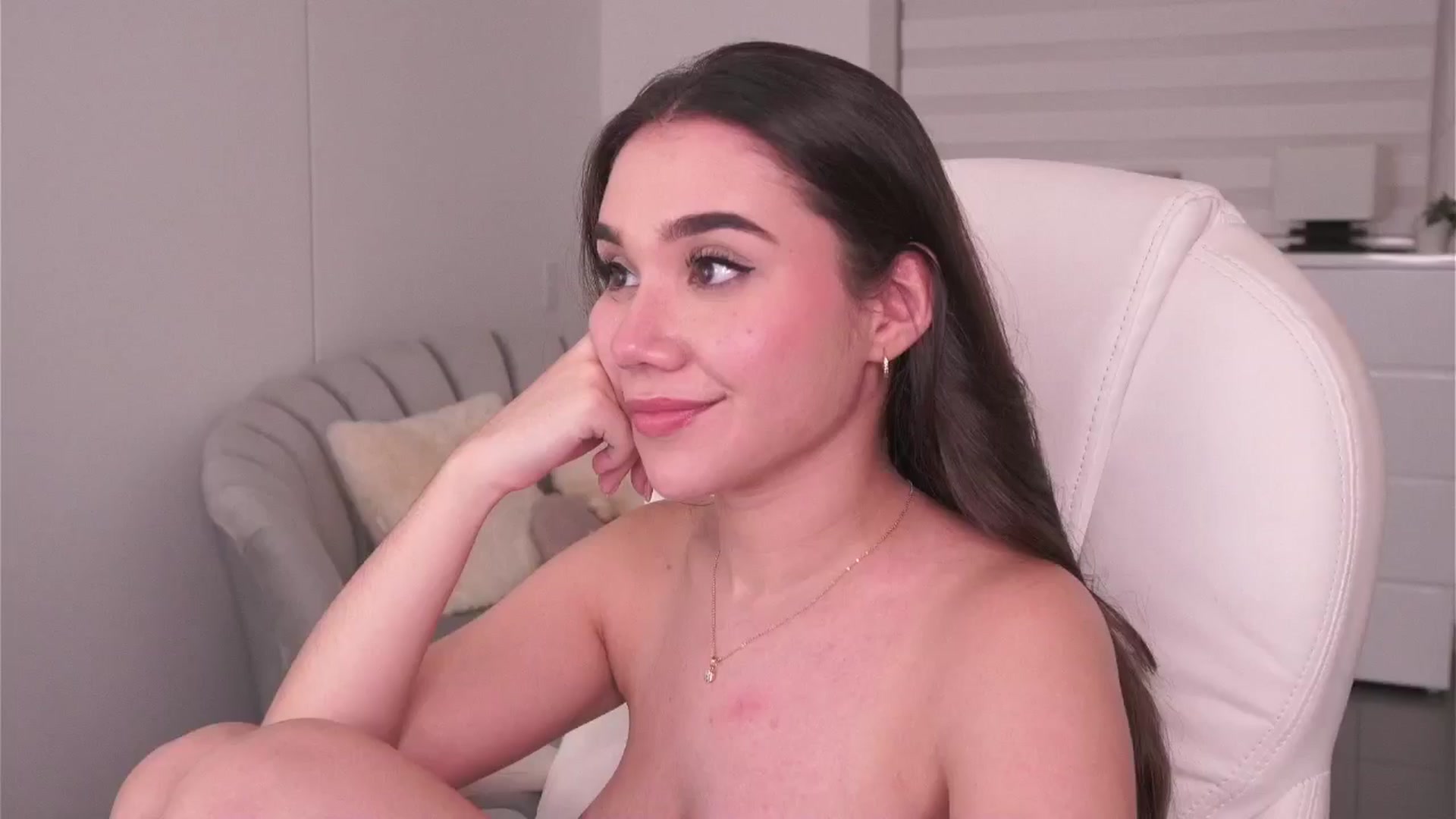 Gallery image thumbnail from Sabrinarey's myfreecams stream on, 08/27/2024, 24:10 image 13 of 20