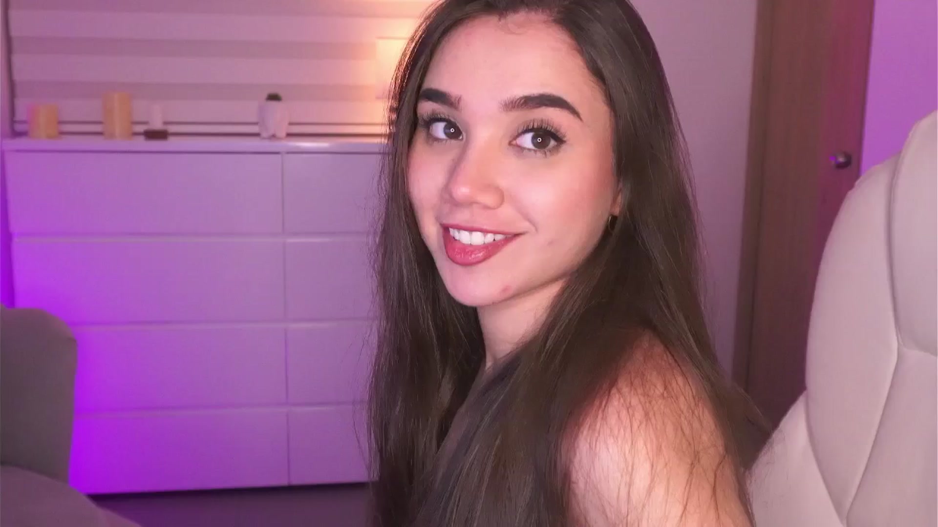 Gallery image thumbnail from Sabrinarey's myfreecams stream on, 03/09/2025, 01:00 image 10 of 20