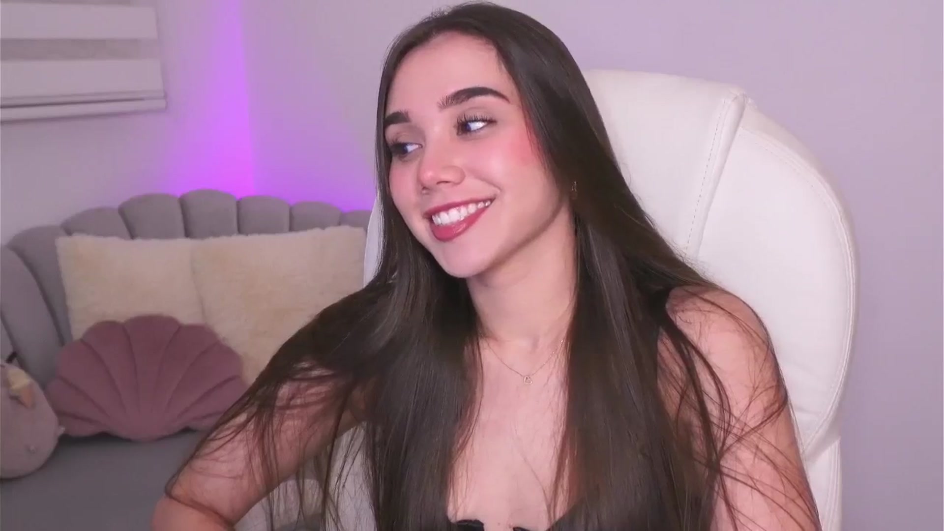 Gallery image thumbnail from Sabrinarey's myfreecams stream on, 05/30/2025, 21:05 image 20 of 20