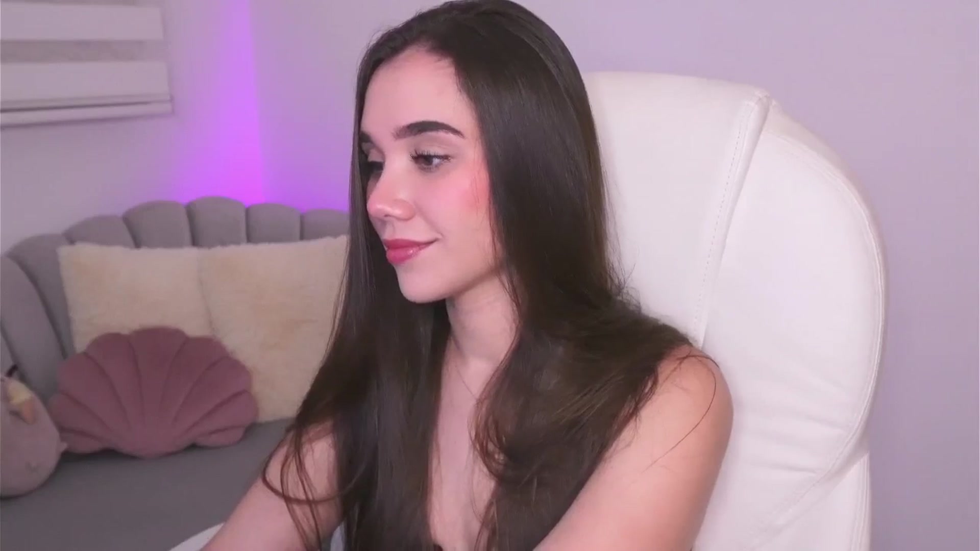 Gallery image thumbnail from Sabrinarey's myfreecams stream on, 05/30/2025, 21:05 image 19 of 20