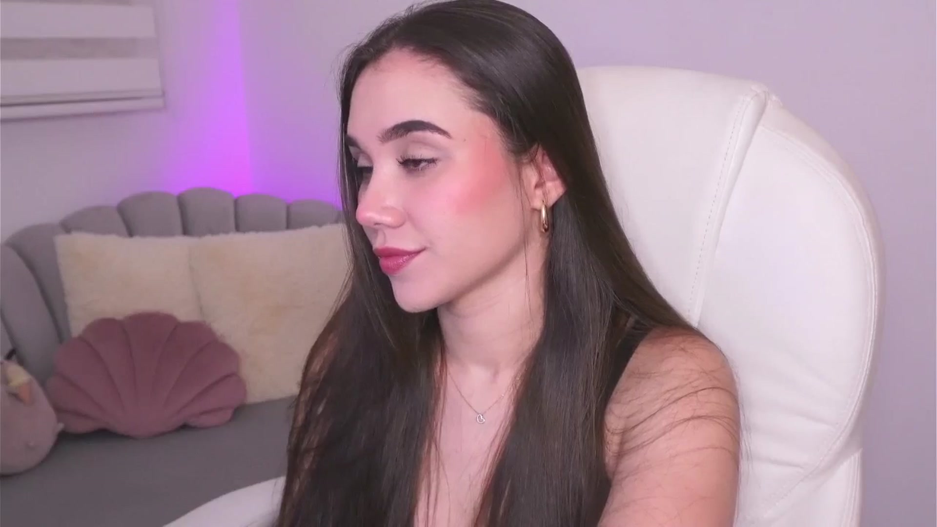 Gallery image thumbnail from Sabrinarey's myfreecams stream on, 05/30/2025, 21:05 image 4 of 20