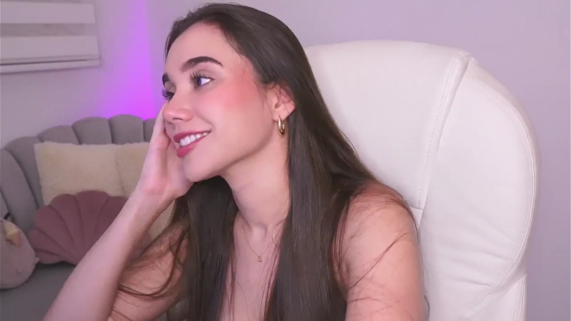 Gallery image thumbnail from Sabrinarey's myfreecams stream on, 05/30/2025, 21:05 image 13 of 20