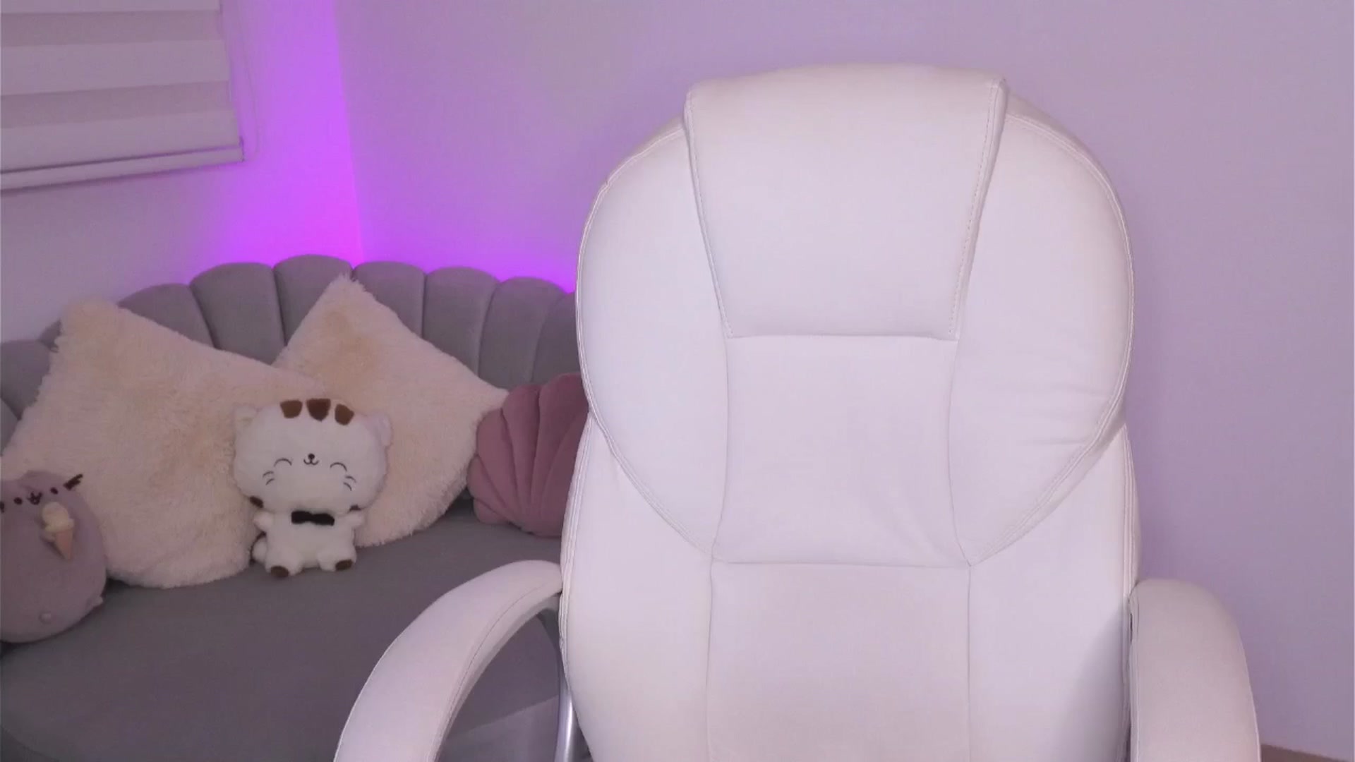 Gallery image thumbnail from Sabrinarey's myfreecams stream on, 06/17/2025, 23:28 image 2 of 20