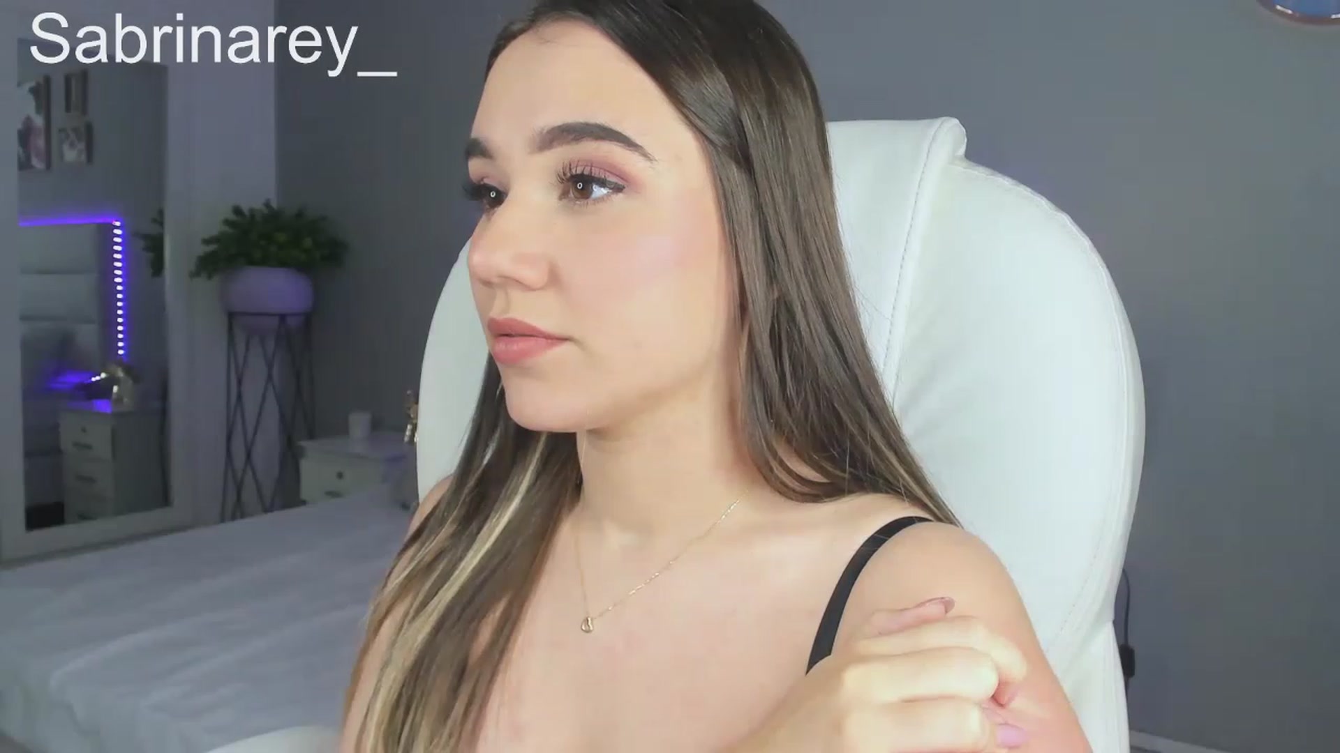 Gallery image thumbnail from Sabrinarey_'s myfreecams stream on, 11/15/2022, 21:55 image 12 of 20