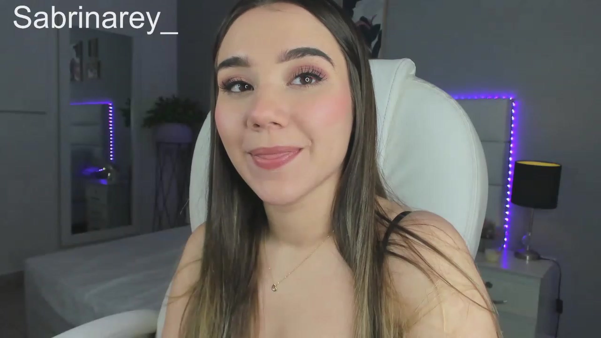 Gallery image thumbnail from Sabrinarey_'s myfreecams stream on, 11/15/2022, 21:55 image 6 of 20