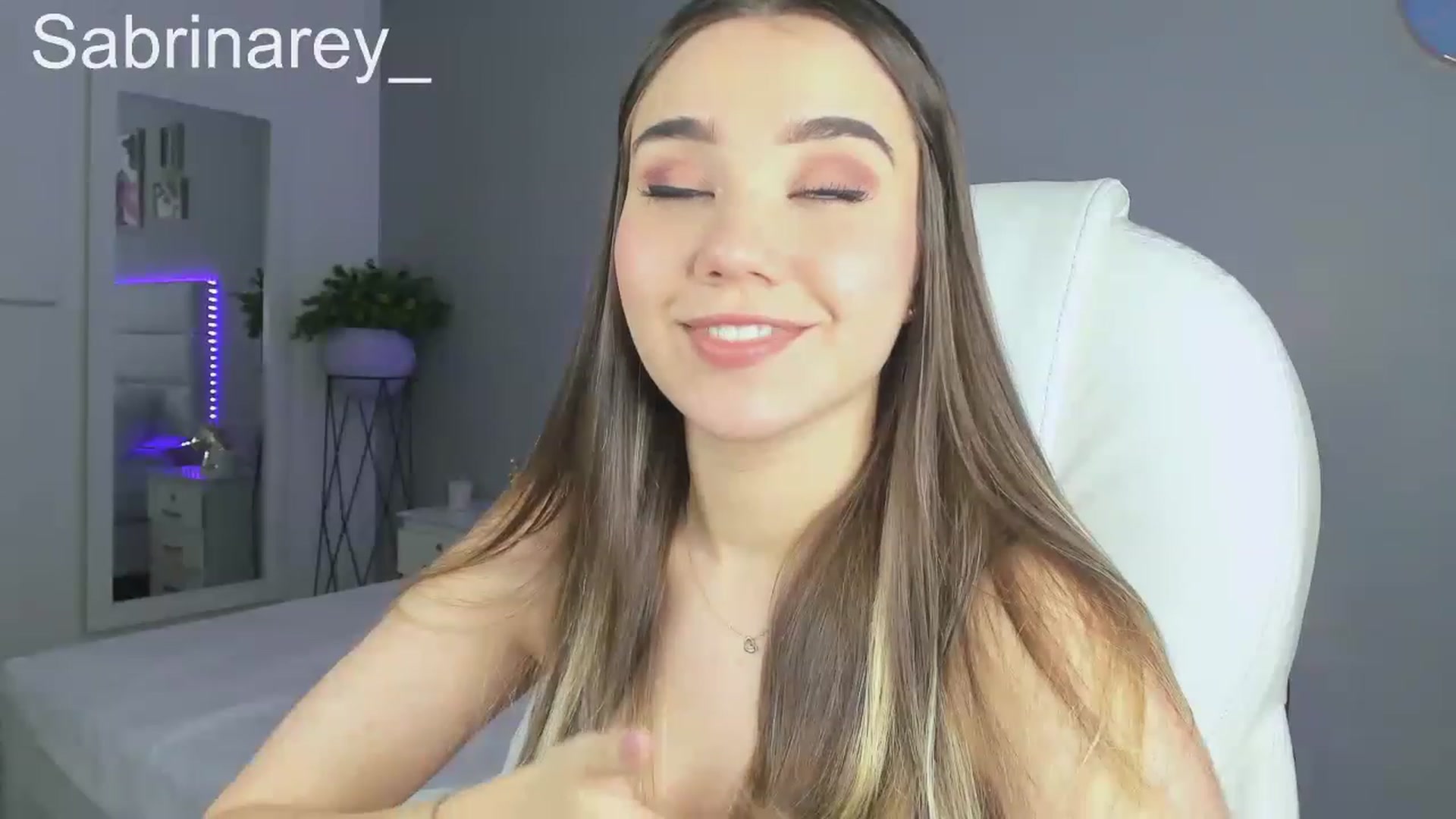 Gallery image thumbnail from Sabrinarey_'s myfreecams stream on, 11/15/2022, 21:55 image 13 of 20