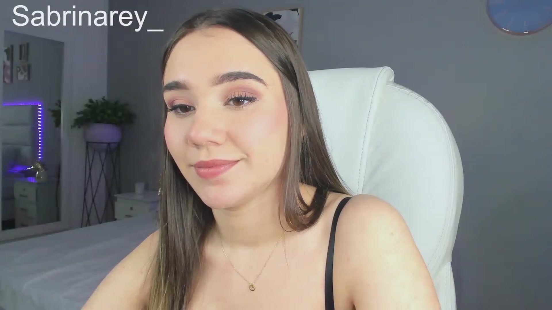 Gallery image thumbnail from Sabrinarey_'s myfreecams stream on, 11/15/2022, 21:55 image 2 of 20