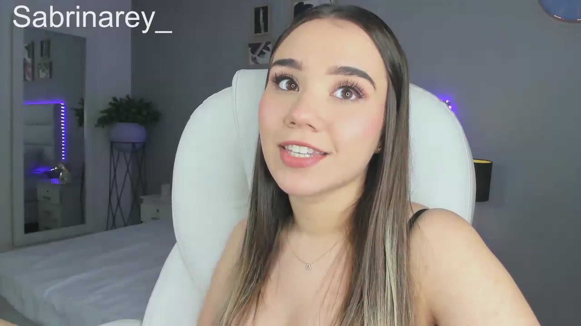Gallery image thumbnail from Sabrinarey_'s myfreecams stream on, 11/15/2022, 21:55 image 3 of 20