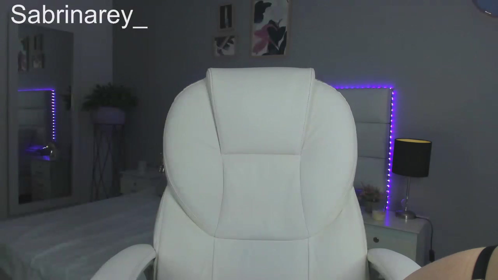 Gallery image thumbnail from Sabrinarey_'s myfreecams stream on, 11/15/2022, 21:55 image 4 of 20