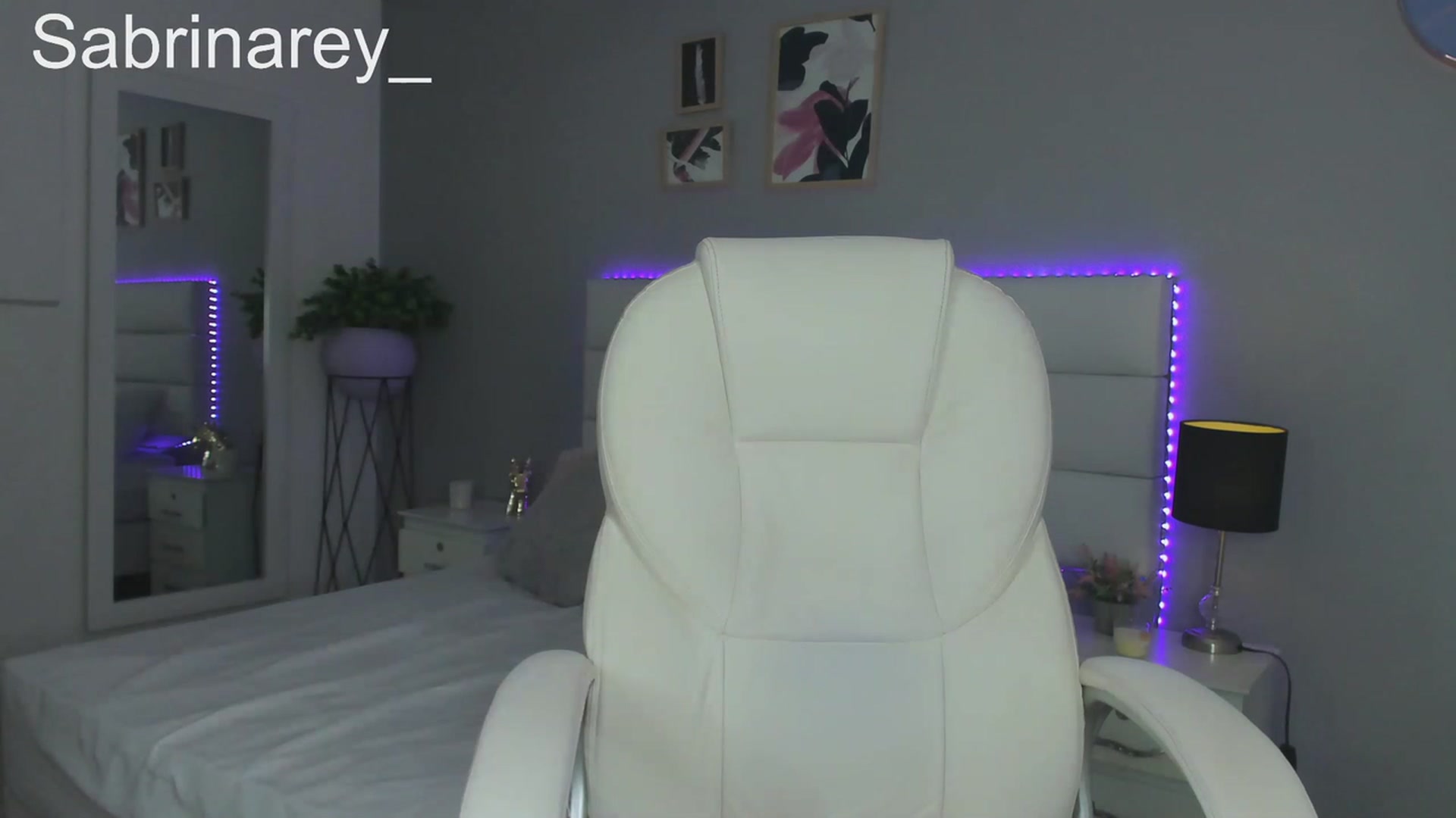 Gallery image thumbnail from Sabrinarey_'s myfreecams stream on, 11/15/2022, 21:55 image 16 of 20