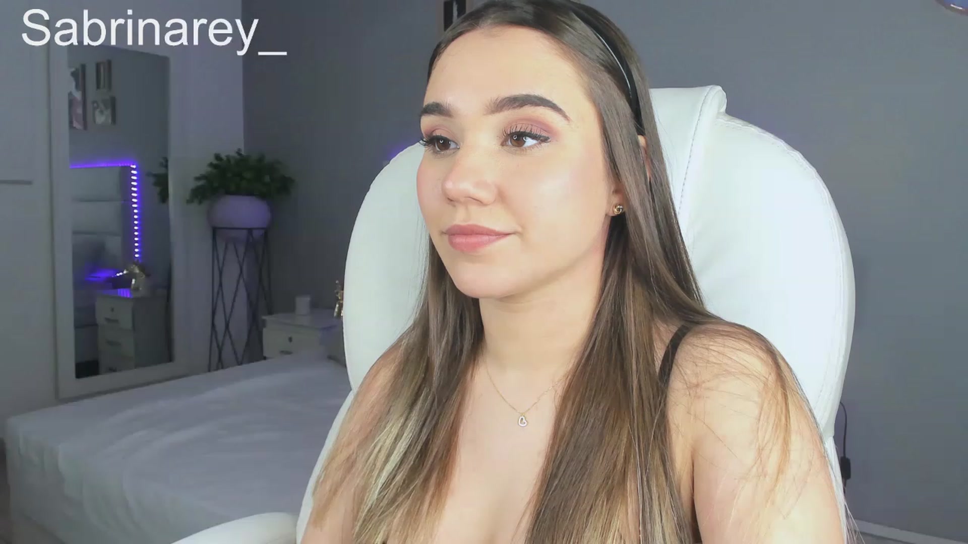 Gallery image thumbnail from Sabrinarey_'s myfreecams stream on, 11/16/2022, 24:29 image 1 of 20