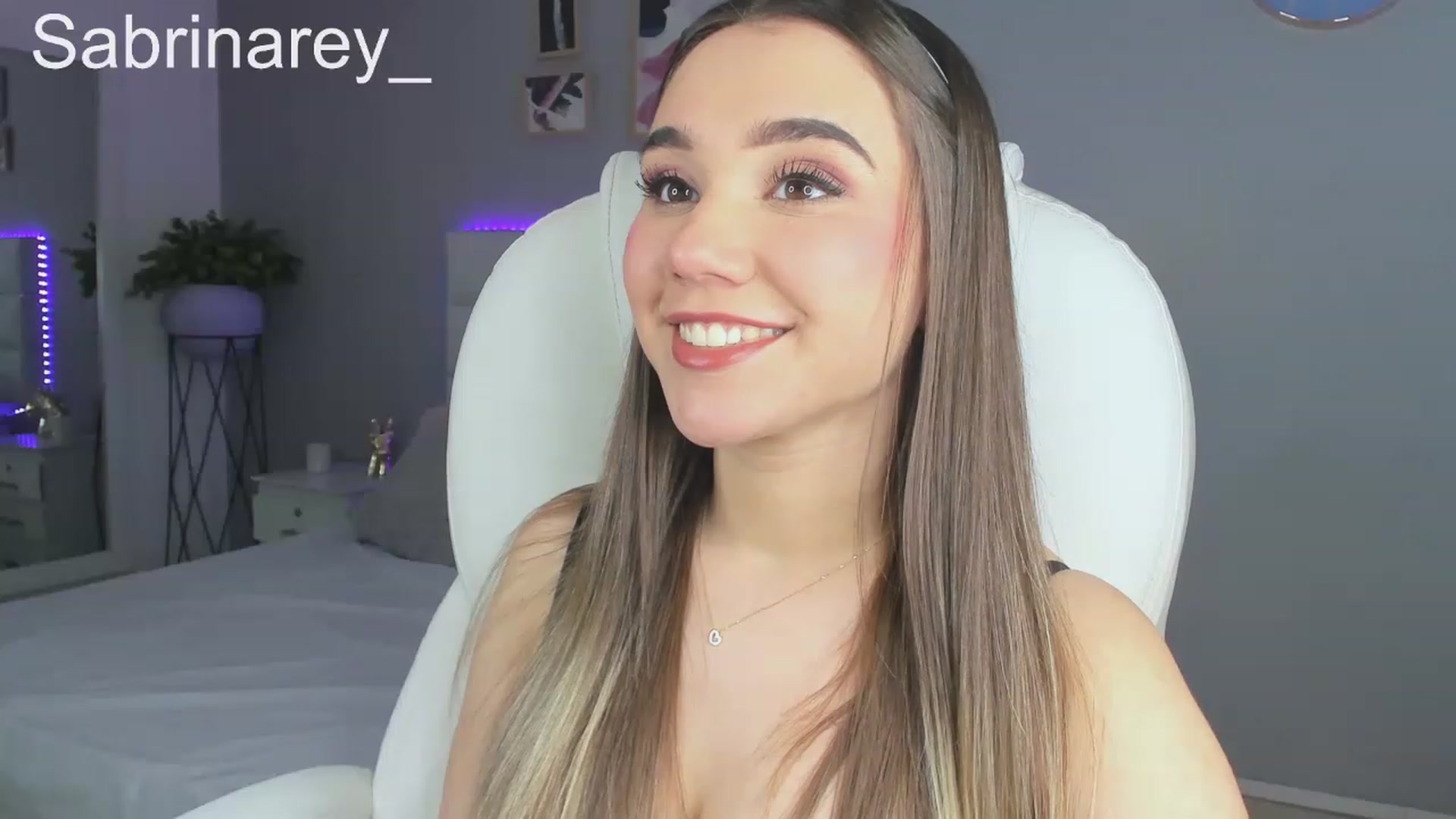 Gallery image thumbnail from Sabrinarey_'s myfreecams stream on, 11/16/2022, 24:29 image 16 of 20