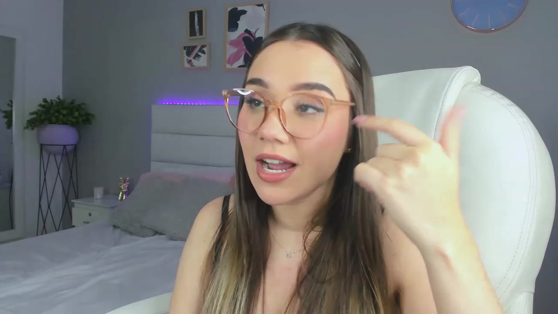 Gallery image thumbnail from Sabrinarey_'s myfreecams stream on, 11/16/2022, 01:36 image 20 of 20