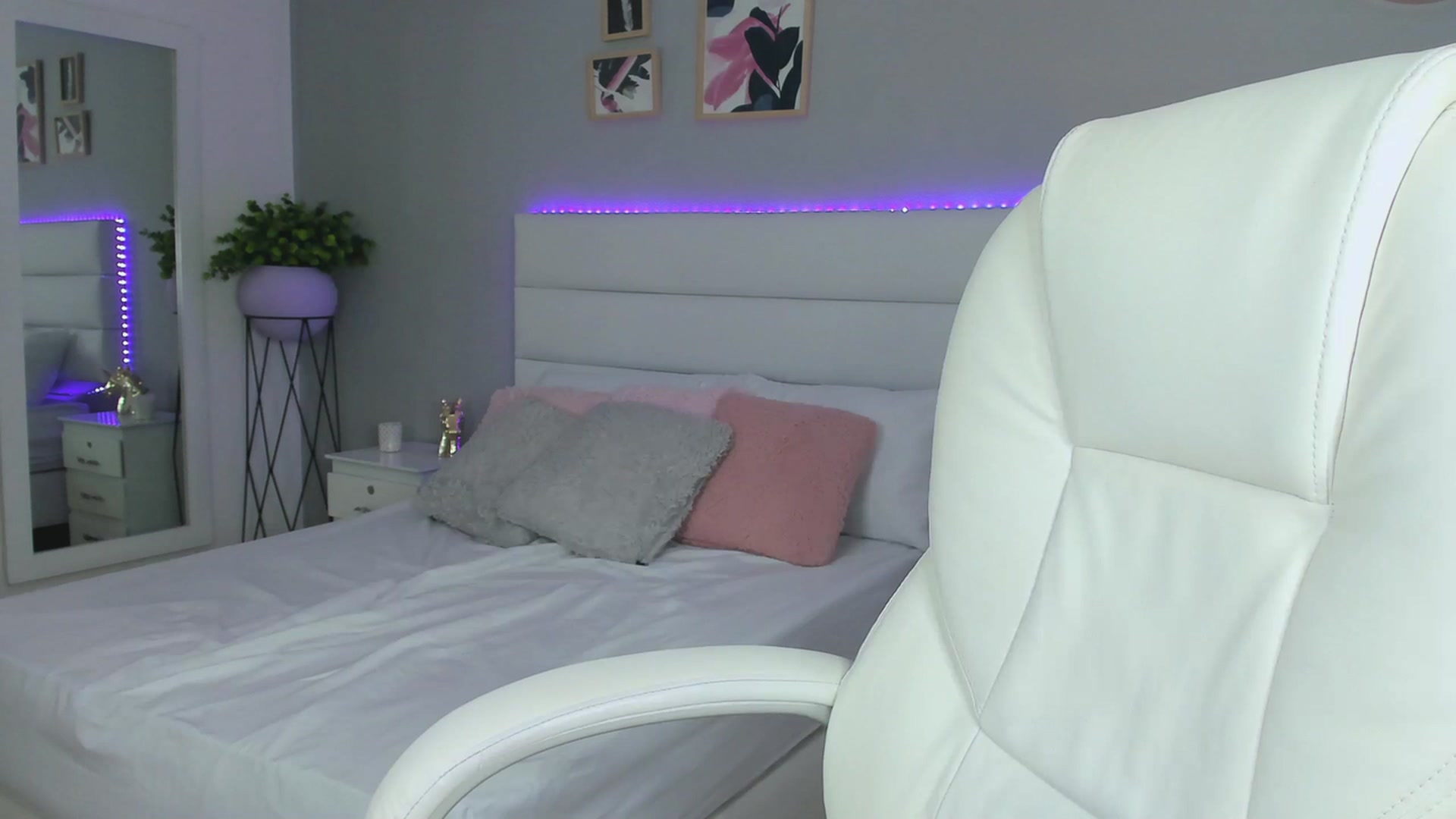 Gallery image thumbnail from Sabrinarey_'s myfreecams stream on, 11/16/2022, 01:36 image 16 of 20