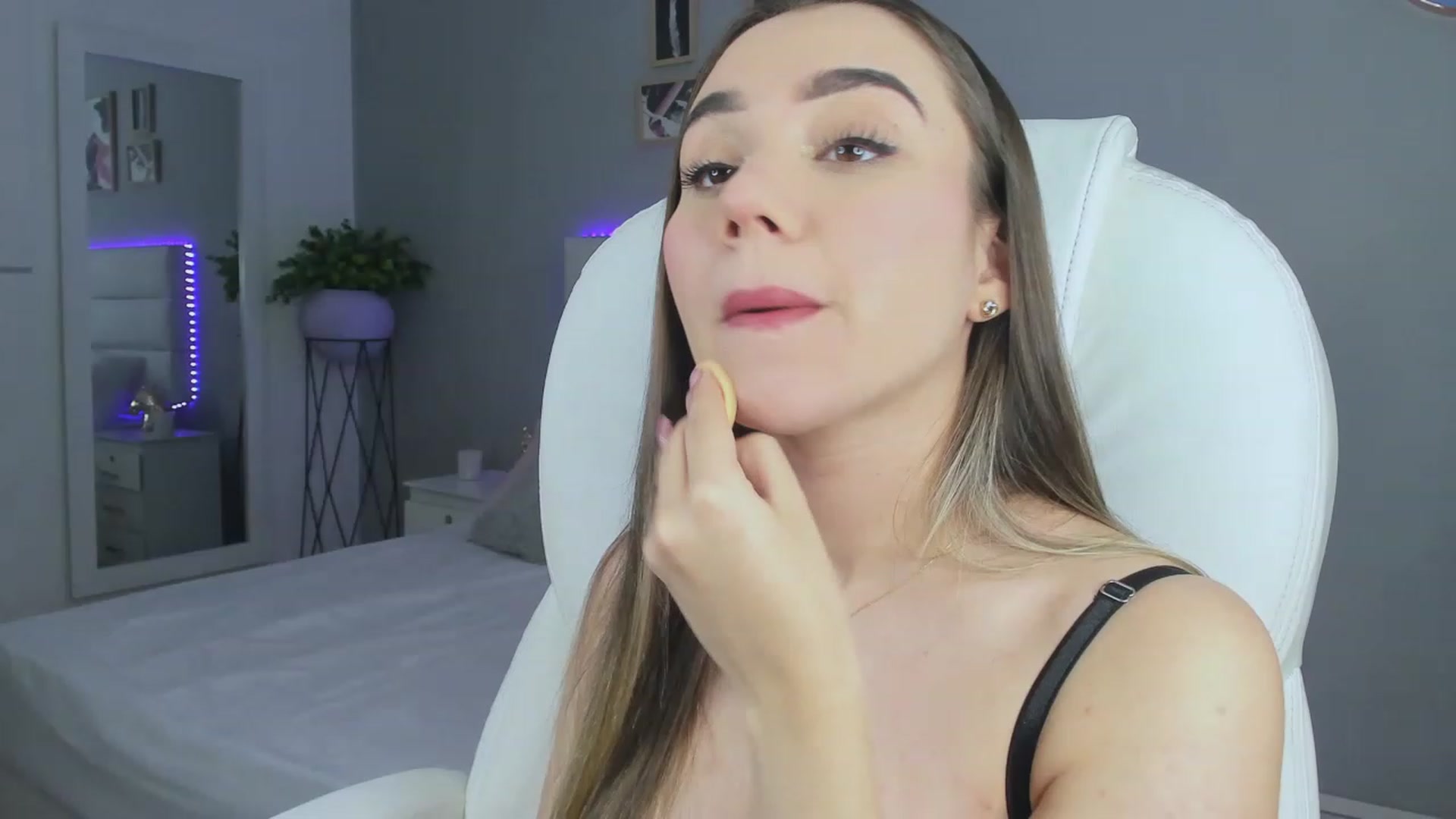 Gallery image thumbnail from Sabrinarey_'s myfreecams stream on, 11/16/2022, 21:56 image 11 of 20
