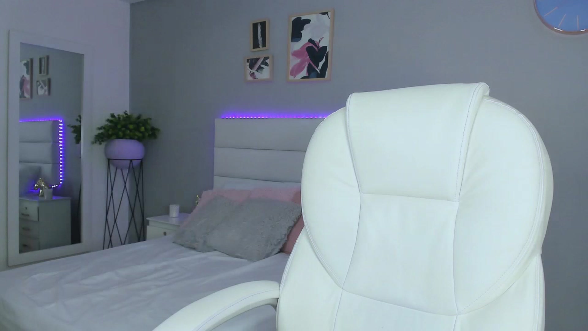 Gallery image thumbnail from Sabrinarey_'s myfreecams stream on, 11/16/2022, 21:56 image 20 of 20