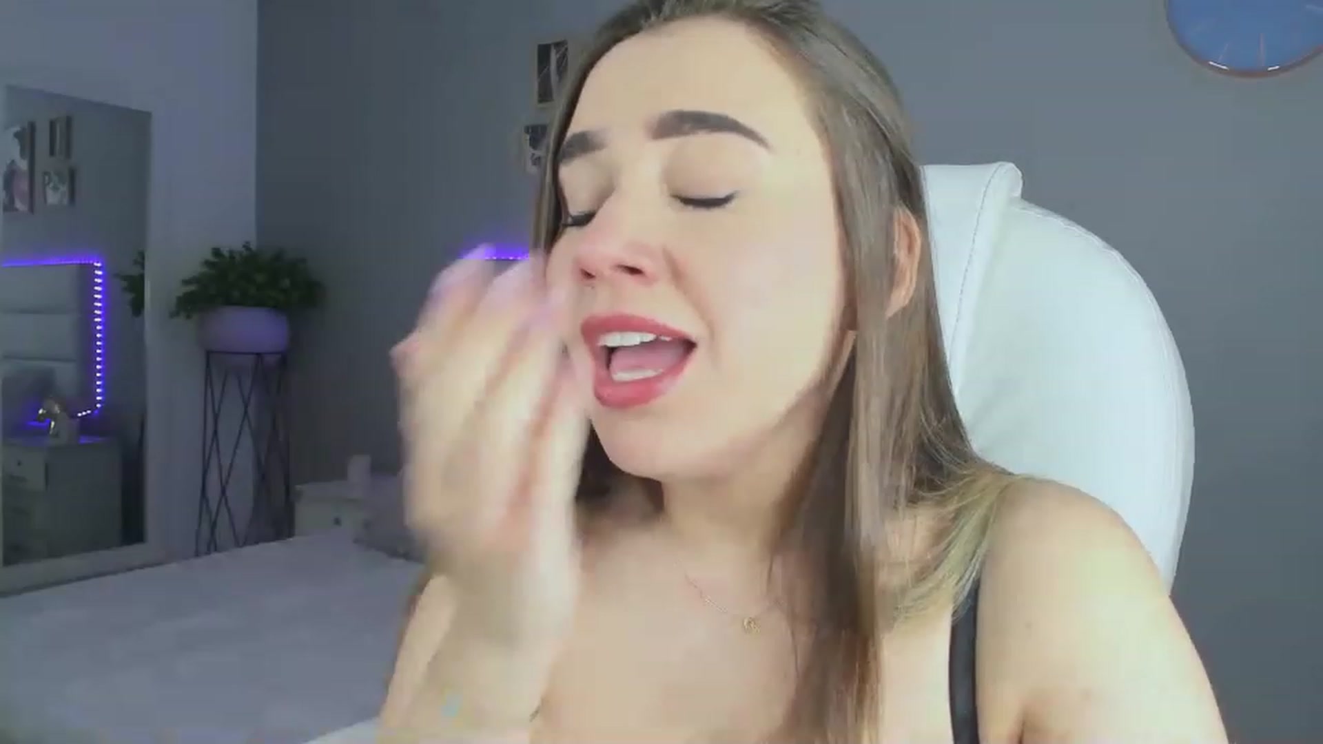 Gallery image thumbnail from Sabrinarey_'s myfreecams stream on, 11/17/2022, 02:29 image 1 of 20