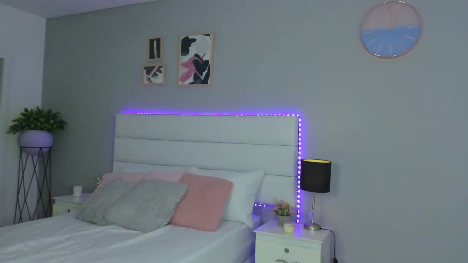 Gallery image thumbnail from Sabrinarey_'s myfreecams stream on, 11/17/2022, 02:29 image 9 of 20