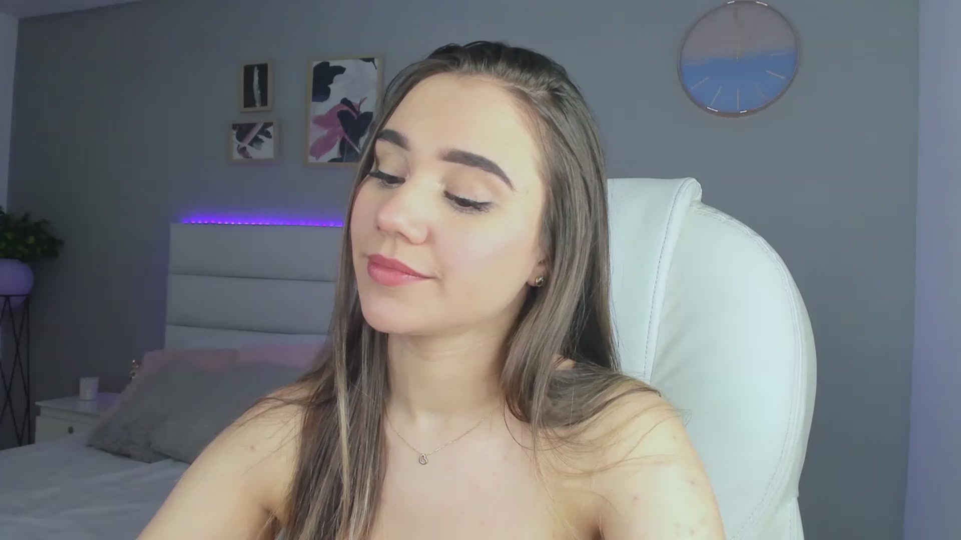 Gallery image thumbnail from Sabrinarey_'s myfreecams stream on, 11/17/2022, 02:30 image 9 of 20