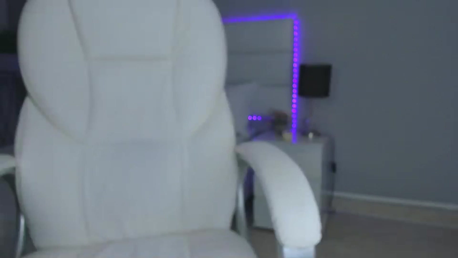 Gallery image thumbnail from Sabrinarey_'s myfreecams stream on, 11/17/2022, 21:13 image 16 of 20
