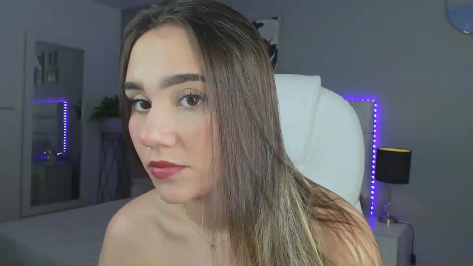 Gallery image thumbnail from Sabrinarey_'s myfreecams stream on, 11/17/2022, 21:13 image 18 of 20